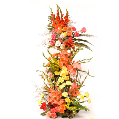  100 stalks mixed flowers like Roses, Pretty Carnation,Gladiolus and much more with dries decoration
 Height: aprox 3-4 Feet
 Free Message card