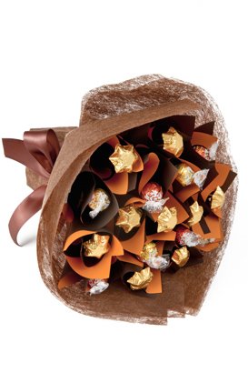 •	Hand bunch of 24 ferrero chocolate pieces.
•	Special net packing included.