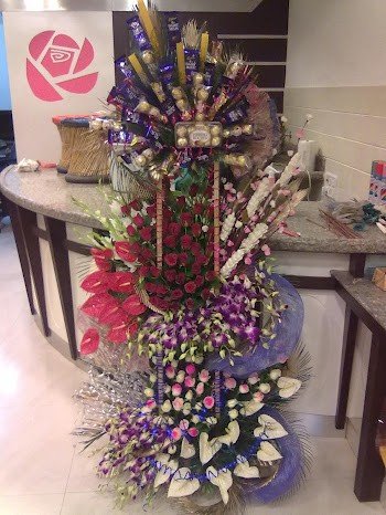 4-5 feet tall arrangement having more then 200 flowers ( Orchids, Roses, Anthoriums & Tube Roses )
8 boxes of Ferrero Rocher (7 of 3pcs + 1 of 16pcs) and 20 Cadbury silk & Cadbury Diary Milk chocolates inside the arrangement.
FREE "Big Love Greeting Card (Worth 500 Rs)"